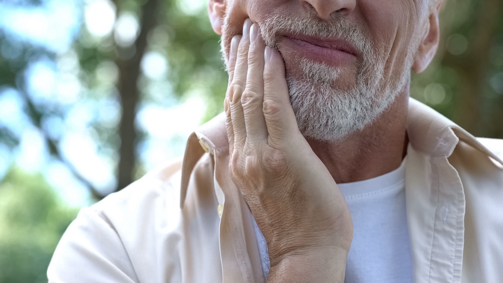 tooth infection, dental care, San Antonio dentist, toothache, oral health, Chandler Dental Center, Dr. Bryce Chandler, Dr. Chrysalis Heinkel, signs of infection, dental check-ups